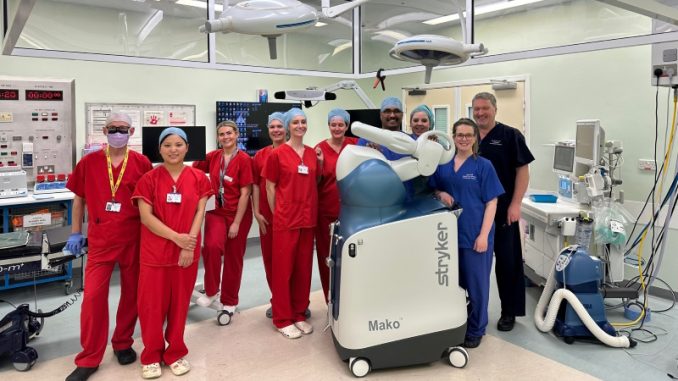 The Friarage theatre team with the new orthopaedic robot (002)