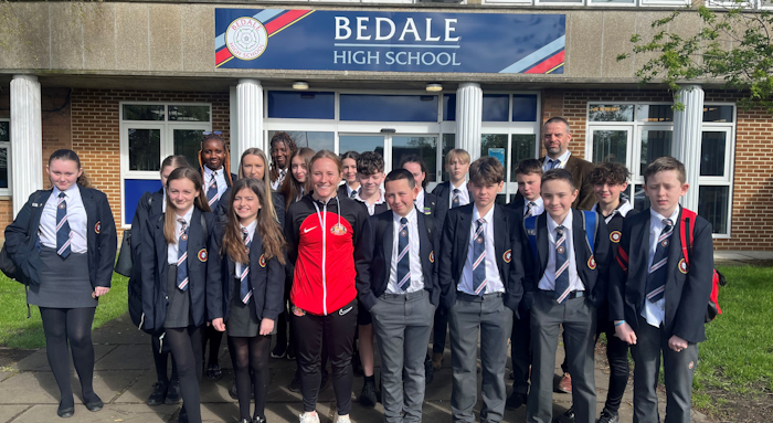 Former pupil returns to Bedale School to talk about footballing journey 